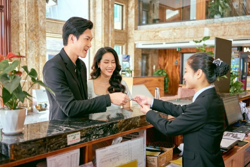 Liên hệ trực tiếp với khách sạn là cách để đặt phòng an toàn và nhanh chóng