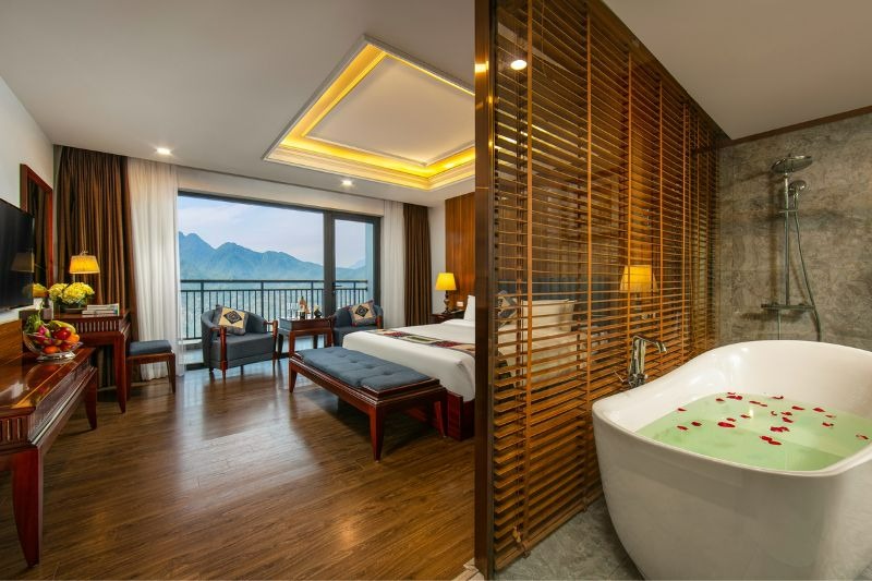 Khách sạn Bamboo Sapa Hotel mang lại cho bạn trải nghiệm hoàn hảo với tiện nghi phòng ở, dịch vụ khách hàng và hồ bơi vô cực cùng khung view núi mỹ mãn